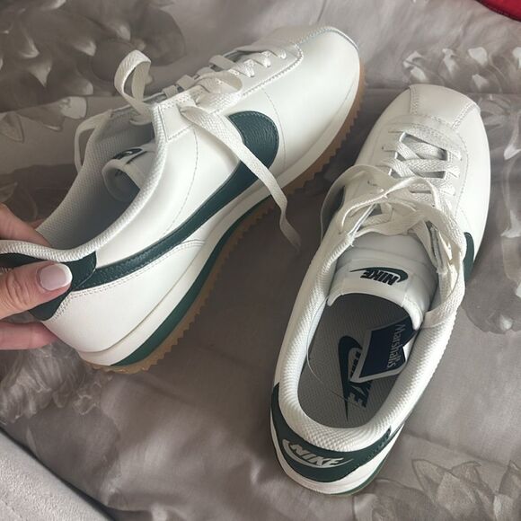 Nike retro White and Green Sneakers waffle bottom size 9 women size 40.5 eu - Picture 5 of 5